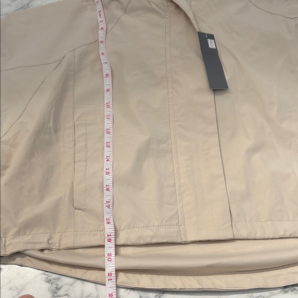 NWT New Balance Beige Cropped Hooded Windbreaker Jacket - L - Picture 8 of 8